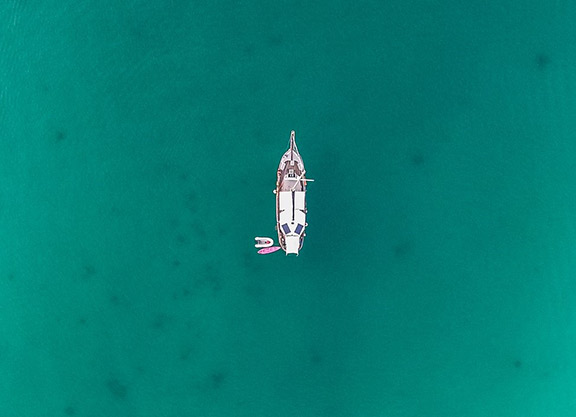 image aérienne bateau